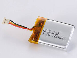 LP502025 200MAH باتری پلیمر لیتیوم سازگار با محیط زیست 12 ماه ولتاژ 3.7 و 150-200 وات / کیلوگرم تراکم انرژی